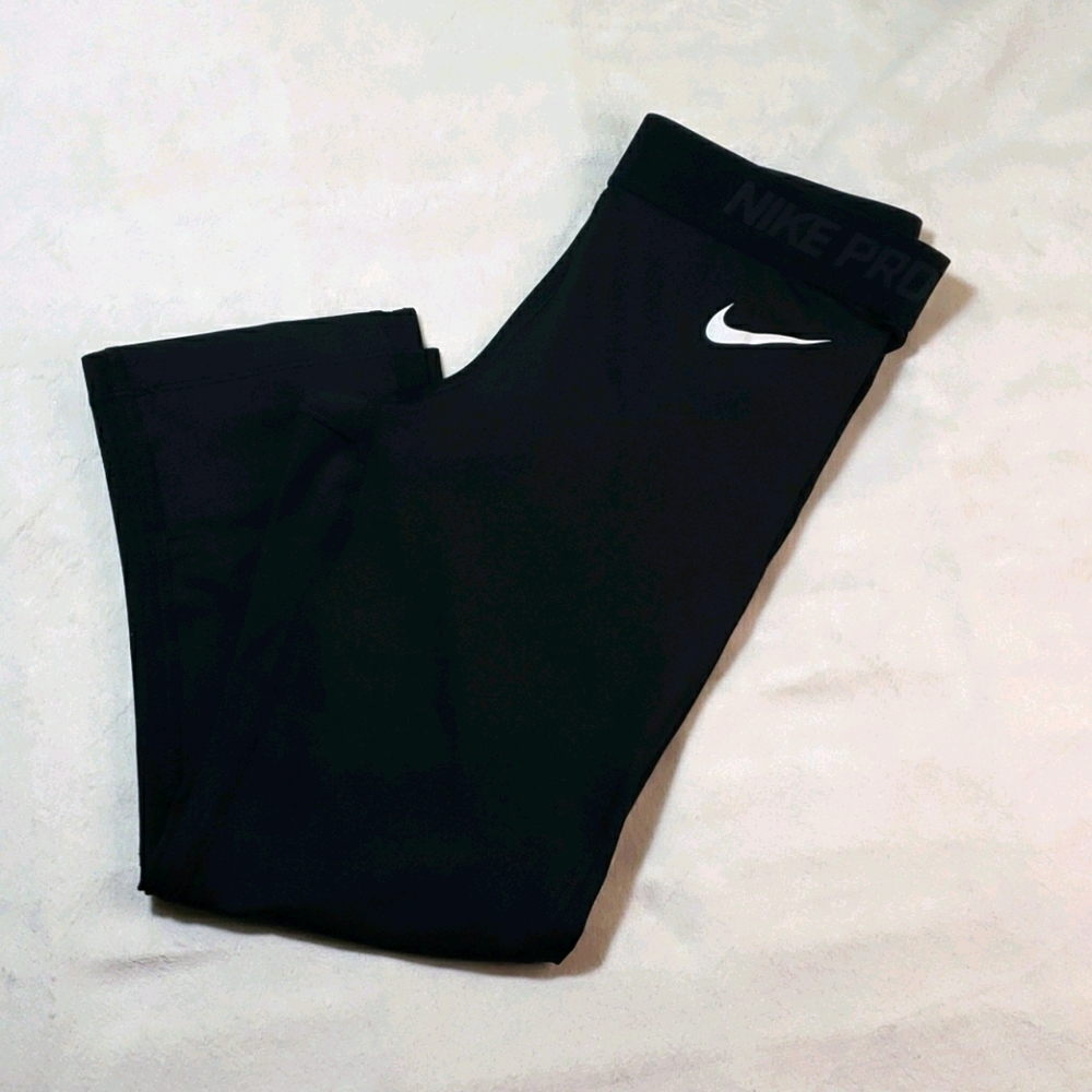 NIKE PRO Black Cropped Leggings